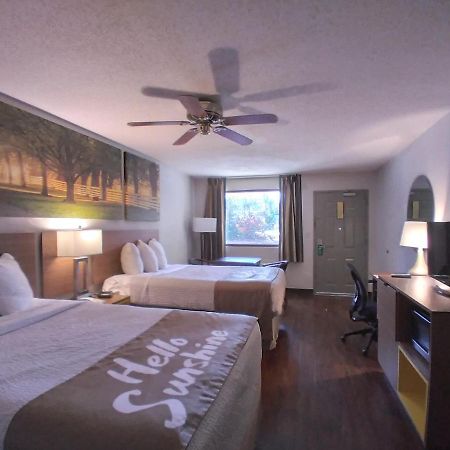 Days Inn & Suites By Wyndham Peachtree City Bagian luar foto