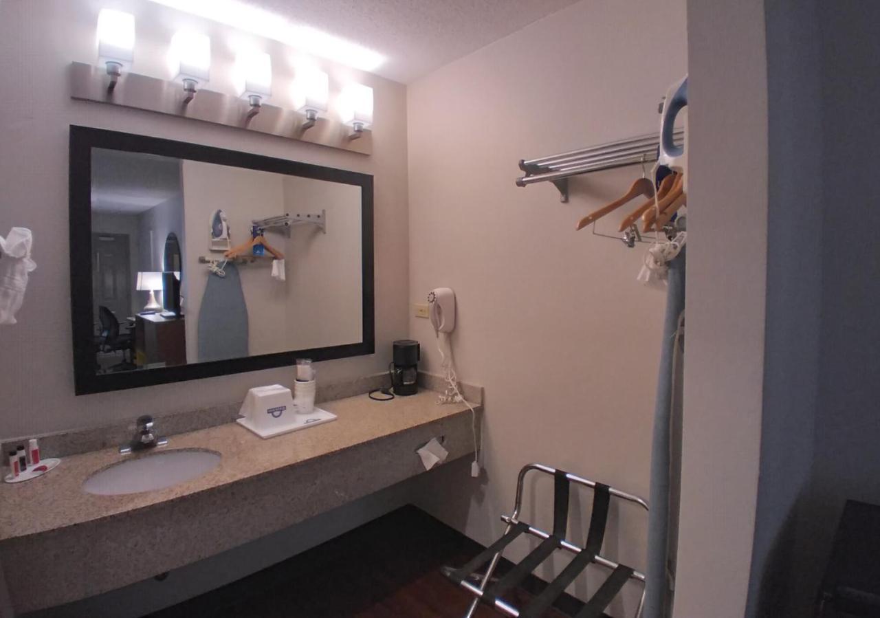 Days Inn & Suites By Wyndham Peachtree City Bagian luar foto