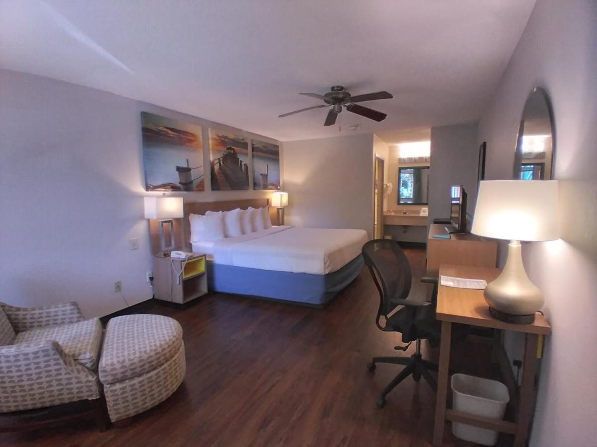 Days Inn & Suites By Wyndham Peachtree City Bagian luar foto