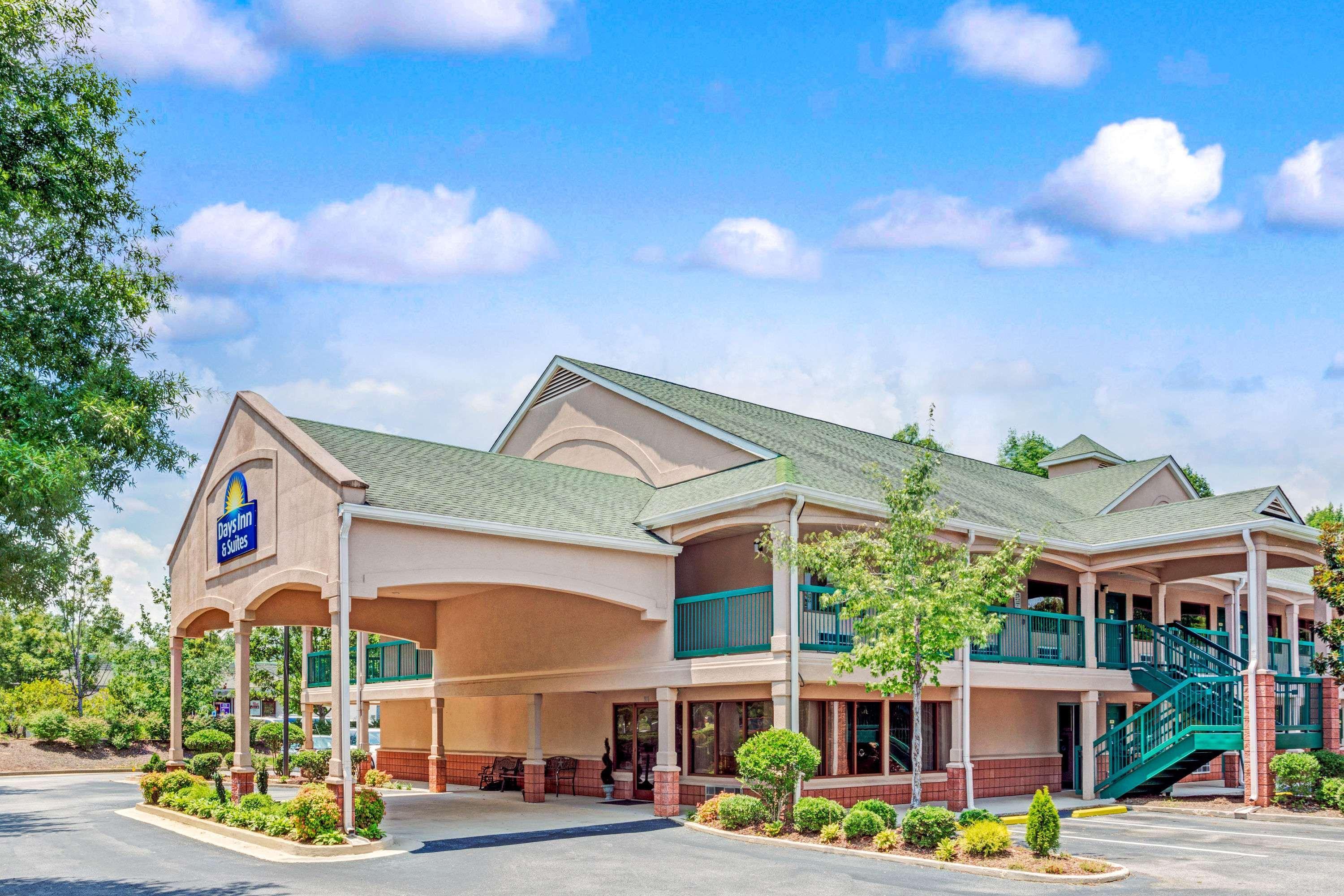 Days Inn & Suites By Wyndham Peachtree City Bagian luar foto