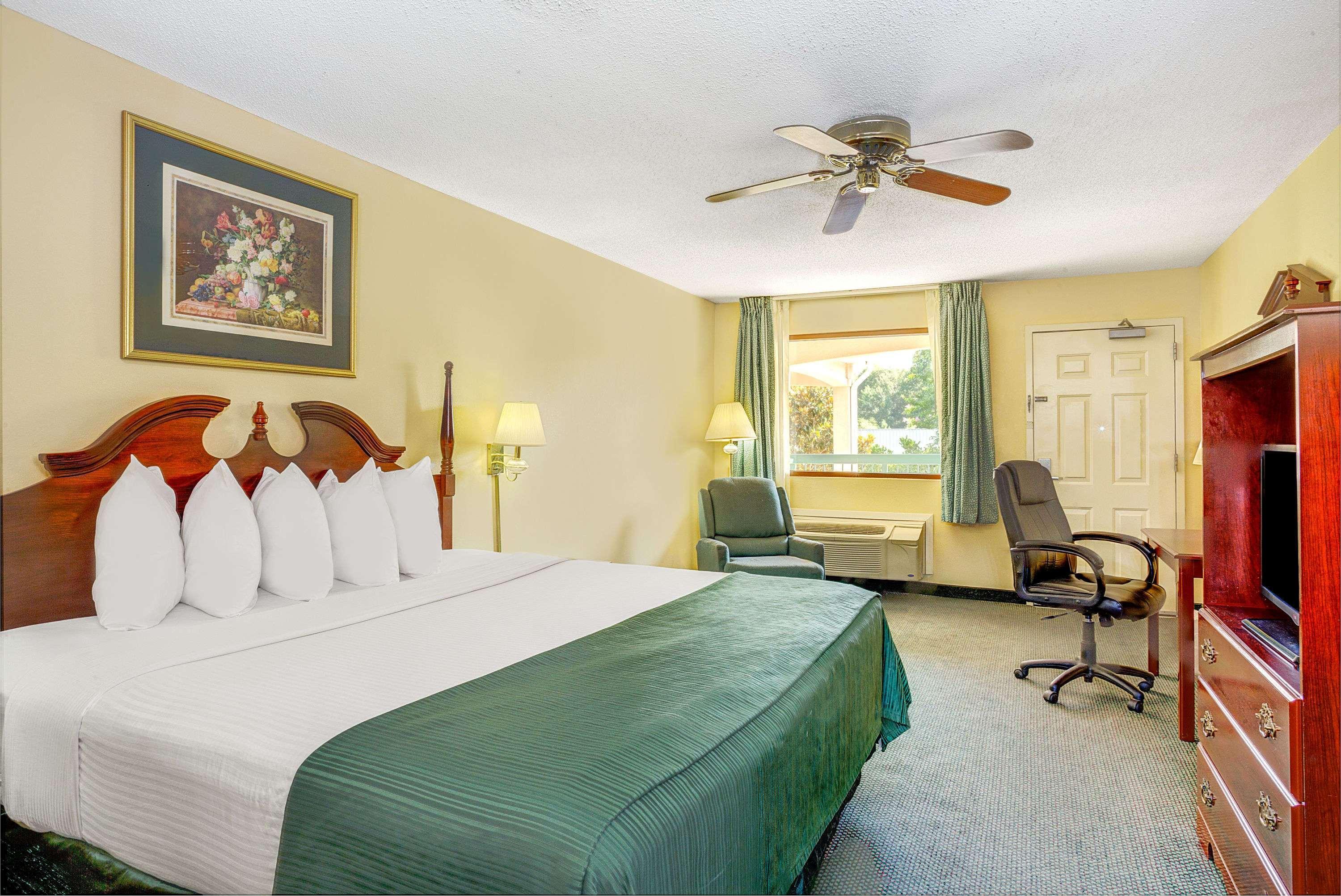 Days Inn & Suites By Wyndham Peachtree City Bagian luar foto